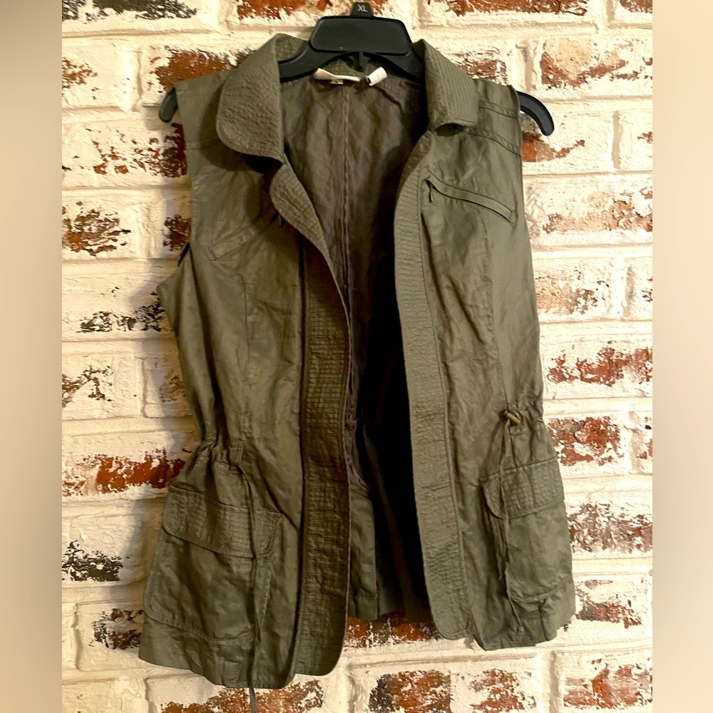 CHICO’s Women’s Army Green Sleeveless Vest with Drawstring Size 0